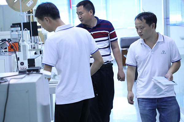 深圳自動(dòng)化點(diǎn)膠機(jī)客戶